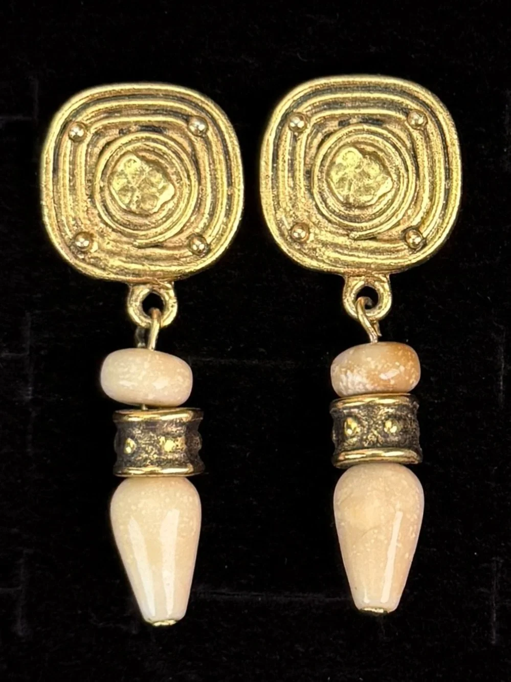 Goldtone and Cream Artesian Dangle Pierced Earrings